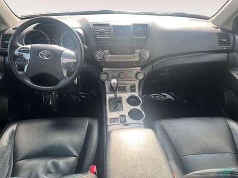 Used 2012 Toyota Highlander 4WD Hybrid w/ Leather Pkg image 10