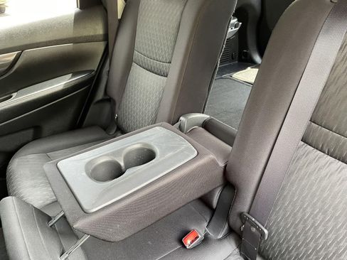 Used 2019 Nissan Rogue SV FWD image 38