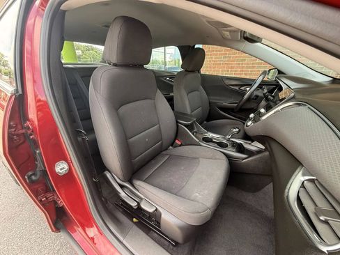 Used 2018 Chevrolet Malibu LT FWD image 14