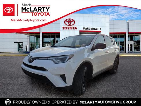 Used 2018 Toyota RAV4 LE AWD/4WD image 1