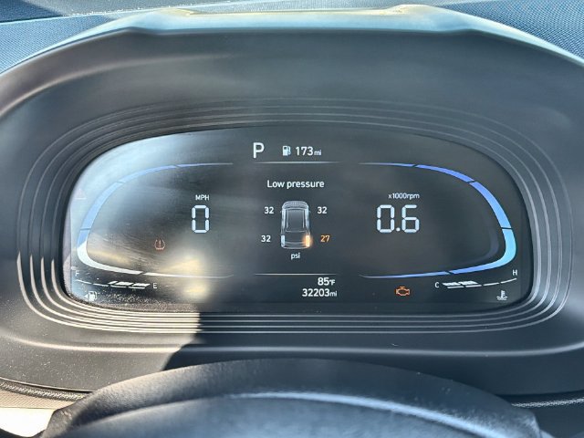 Used 2025 Hyundai Venue SEL FWD image 12