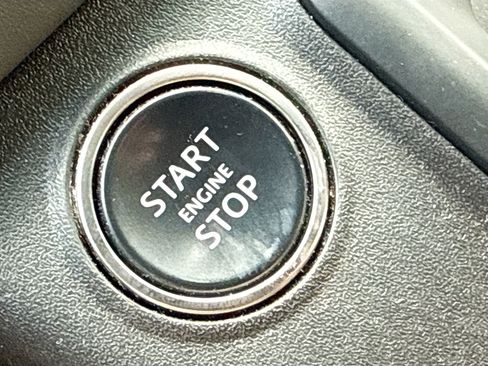 Used 2023 Land Rover Defender 110 X-Dynamic SE image 37