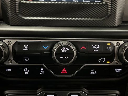 Used 2022 Jeep Gladiator Willys image 18