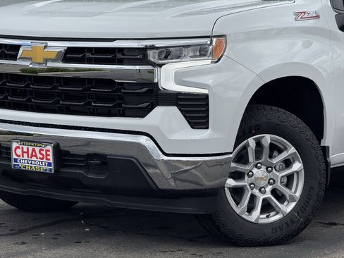 New 2026 Chevrolet Silverado 1500 LT w/ Z71 Off-Road Package image 3