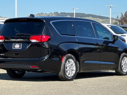 New 2025 Chrysler Voyager LX image 4