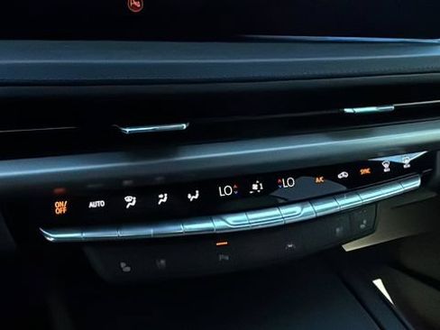 Used 2024 Cadillac XT4 Sport FWD image 29