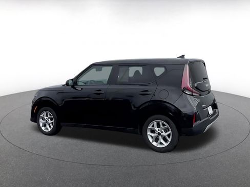 Used 2025 Kia Soul LX w/ LX Technology Package FWD image 10