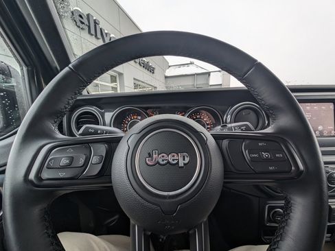 Used 2022 Jeep Wrangler Unlimited Sport image 19