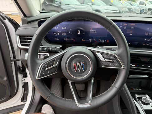 Used 2025 Buick Envision Preferred AWD/4WD image 12