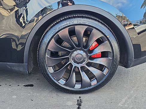 Used 2022 Tesla Model Y Performance image 38
