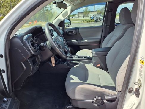 Used 2017 Toyota Tacoma SR AWD/4WD image 19