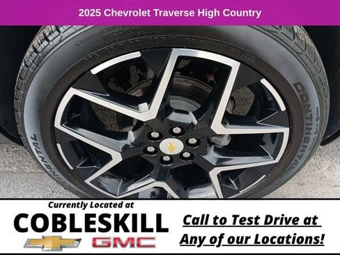 Used 2025 Chevrolet Traverse High Country AWD/4WD image 13