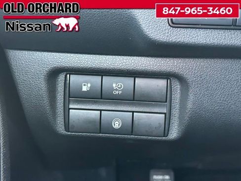 Used 2025 Nissan Leaf S image 18