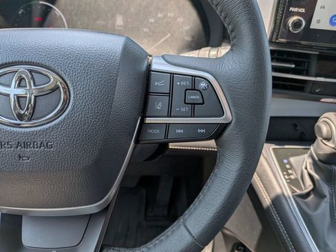 Used 2025 Toyota Sienna XLE w/ XLE Plus Package FWD image 15