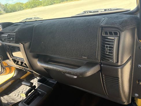 Used 2006 Jeep Wrangler X AWD/4WD image 32