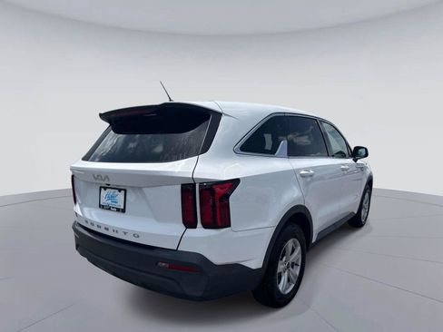 Used 2022 Kia Sorento LX FWD image 4