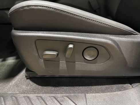 New 2026 GMC Canyon Elevation w/ Convenience Package image 17