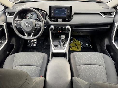Used 2022 Toyota RAV4 XLE image 10