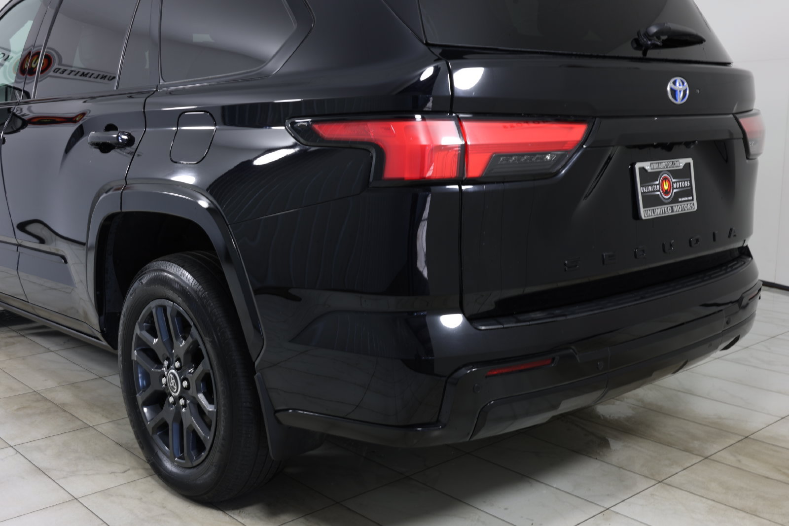 Used 2023 Toyota Sequoia Platinum AWD/4WD image 45