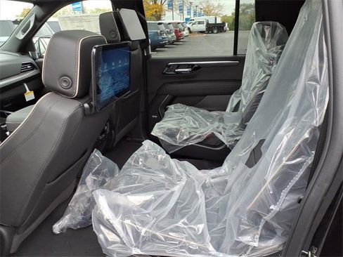 New 2026 Chevrolet Suburban Premier image 9