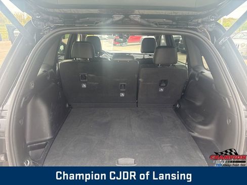 Used 2022 Jeep Grand Cherokee Altitude AWD/4WD image 16