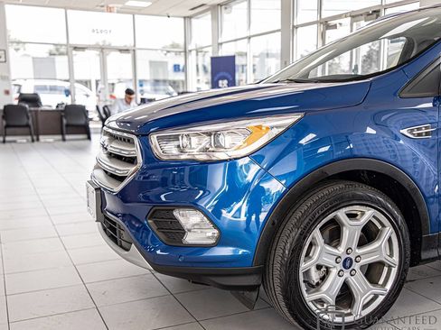 Used 2019 Ford Escape Titanium w/ U9j03 - Titanium Tow Package AWD/4WD image 5