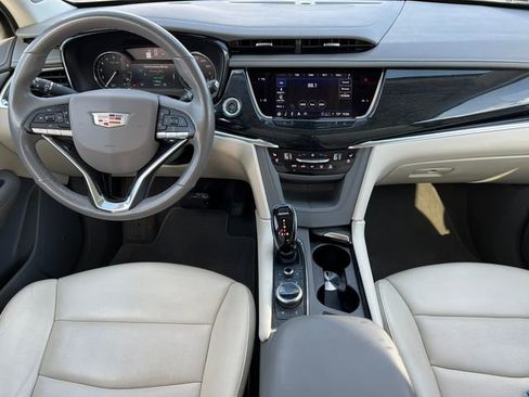 Used 2023 Cadillac XT6 Premium Luxury AWD/4WD image 2