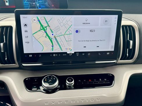 New 2025 Ford Expedition Active image 23