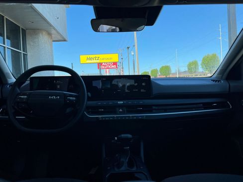 Used 2025 Kia K4 LXS image 32