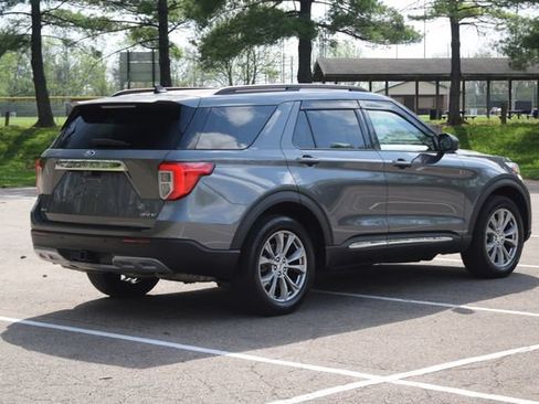 Used 2023 Ford Explorer XLT w/ Equipment Group 202A AWD/4WD image 27
