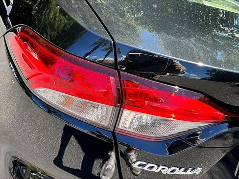 Used 2021 Toyota Corolla LE w/ Carpet Mat Package (TMS) FWD image 28