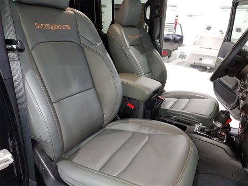 Used 2025 Jeep Gladiator Mojave image 30