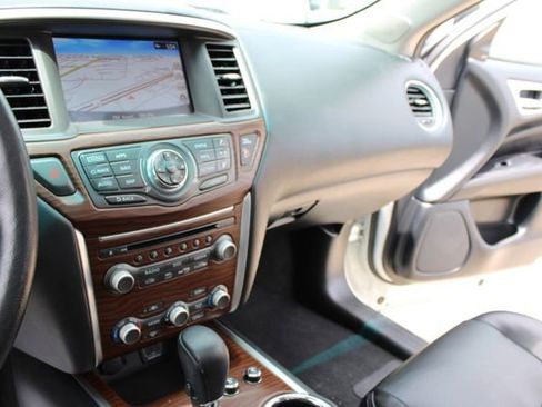 Used 2020 Nissan Pathfinder Platinum w/ Cargo Package FWD image 16