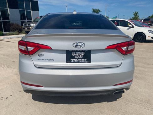 Used 2015 Hyundai Sonata SE image 7