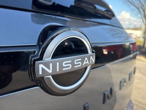 Used 2025 Nissan Pathfinder Platinum w/ Black Appearance Package image 46