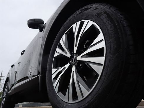 Certified 2022 Nissan Rogue SV w/ SV Premium Package image 10