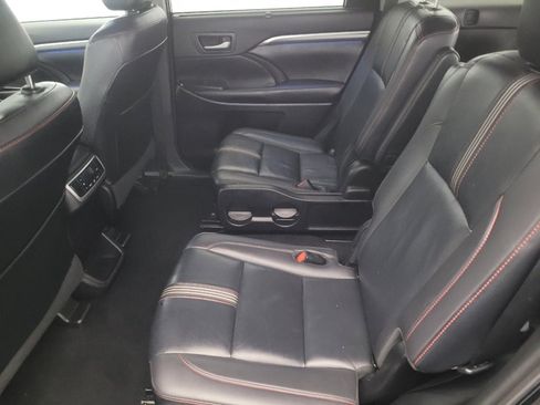 Used 2019 Toyota Highlander SE image 18