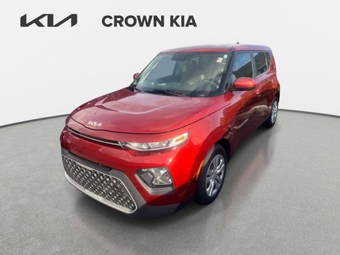Certified 2022 Kia Soul LX FWD image 1
