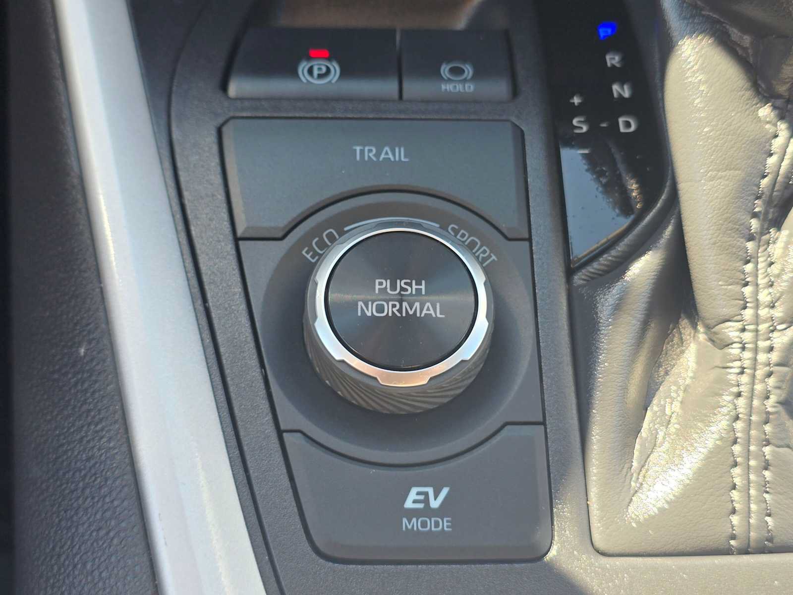 Certified 2025 Toyota RAV4 XLE AWD/4WD image 28