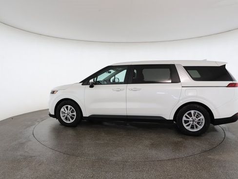 Used 2024 Kia Carnival LX image 7