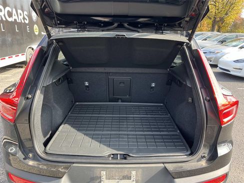Used 2023 Volvo XC40 B5 Plus w/ Protection Package Premier image 12