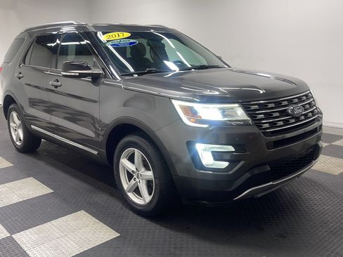 Used 2017 Ford Explorer XLT AWD/4WD image 24