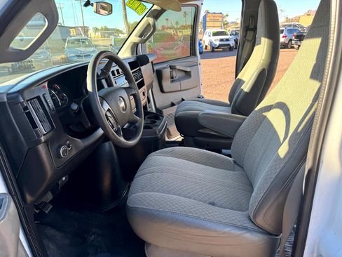 Used 2016 Chevrolet Express 2500 image 22