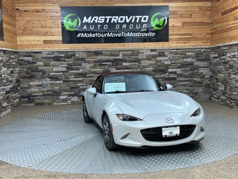 Used 2018 MAZDA MX-5 Miata Grand Touring image 2