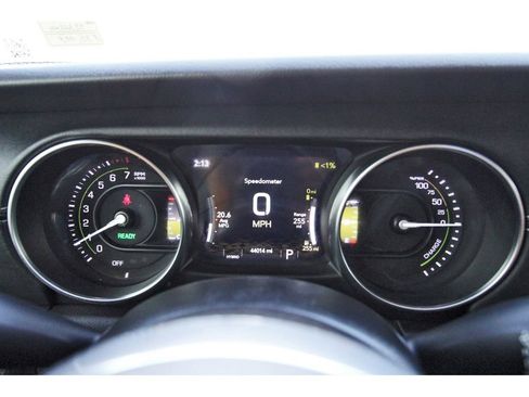 Used 2021 Jeep Wrangler Unlimited Sahara w/ Cold Weather Group image 17