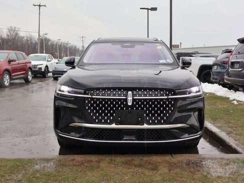 Used 2025 Lincoln Nautilus Reserve image 2