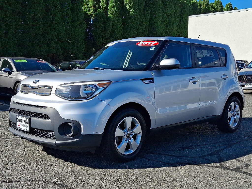 Used 2017 Kia Soul w/ Convenience Package FWD image 3