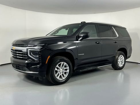 Used 2025 Chevrolet Tahoe LT AWD/4WD image 3