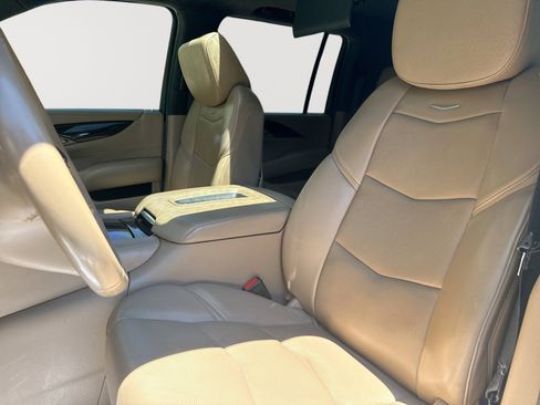 Used 2018 Cadillac Escalade ESV Platinum AWD/4WD image 13