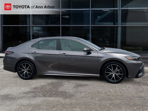 Used 2024 Toyota Camry SE FWD image 10